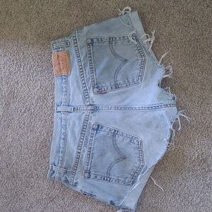 Levis cut off shorts 550